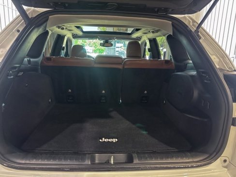 Used 2019 Jeep Cherokee Overland w/ Technology Group image 8