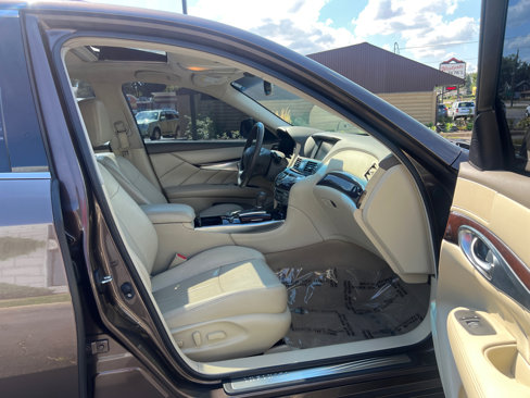 Used 2019 INFINITI Q70 Luxe image 42