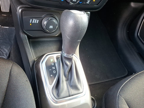 Used 2022 Jeep Renegade Latitude w/ Convenience Group image 22