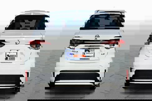 Used 2021 Toyota Corolla LE image 4