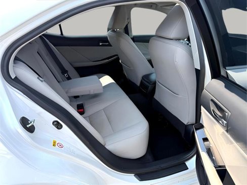 Used 2016 Lexus IS 200t image 27