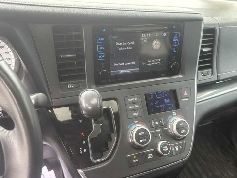 Used 2016 Toyota Sienna SE Premium image 14