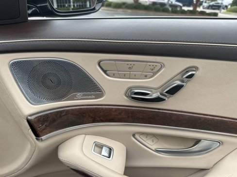 Used 2018 Mercedes-Benz S 560 Sedan image 36