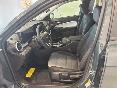 New 2025 Chevrolet Trax LT w/ Driver Confidence Package image 12