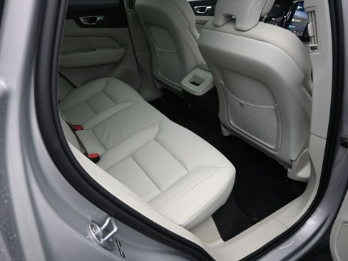 New 2025 Volvo XC60 B5 Core image 38
