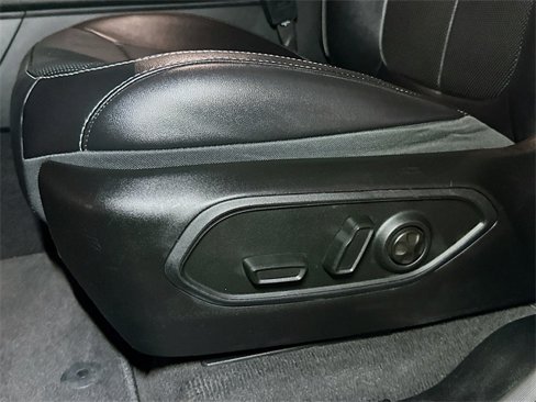 Certified 2022 Jeep Grand Cherokee Limited w/ Luxury Tech Group II image 16
