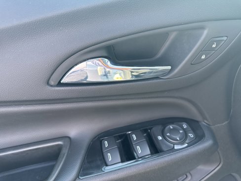 Used 2023 Chevrolet Equinox Premier image 9