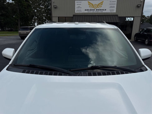 Used 2018 Ford Expedition XLT image 22