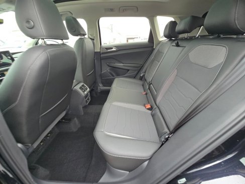 New 2025 Volkswagen Taos SE image 18