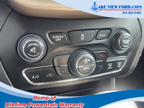 Used 2017 Jeep Cherokee Limited image 29