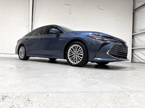 Used 2020 Toyota Avalon Limited image 9