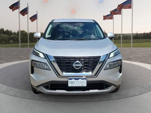 Used 2023 Nissan Rogue SV image 2