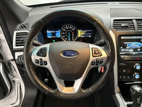 Used 2015 Ford Explorer XLT w/ Equipment Group 202A image 30