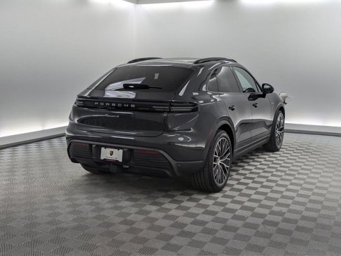 Used 2024 Porsche Macan 4 Electric image 8