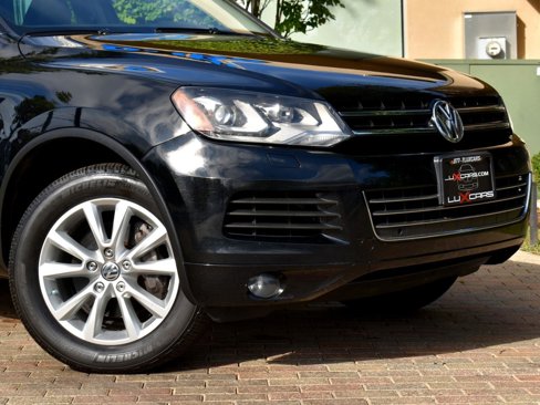 Used 2014 Volkswagen Touareg Sport image 4