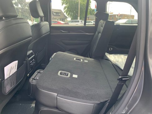New 2025 Jeep Grand Cherokee Limited image 33