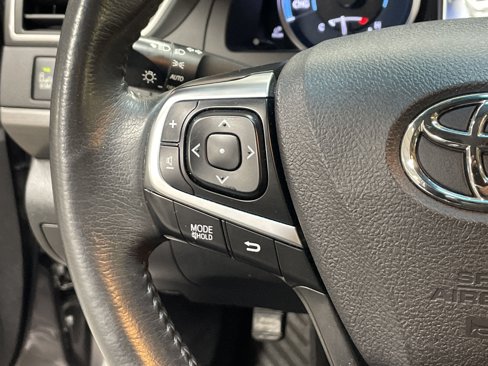 Used 2017 Toyota Camry XLE image 19