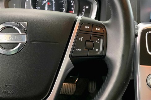 Used 2018 Volvo V60 T5 Cross Country image 23