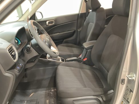 Used 2024 Hyundai Venue SE image 11