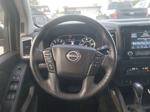 Used 2022 Nissan Frontier SV image 11