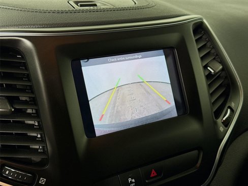 Used 2020 Jeep Cherokee Latitude Plus w/ Cold Weather Group image 13