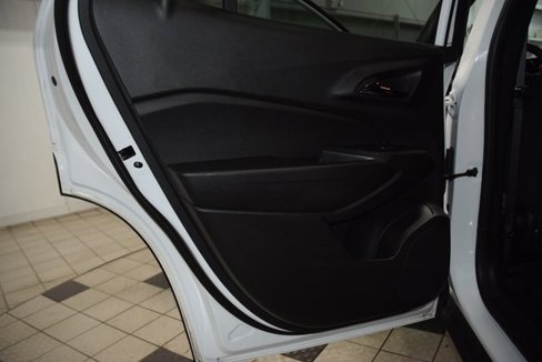 Certified 2024 Chevrolet Trax RS w/ Driver Confidence Package image 38