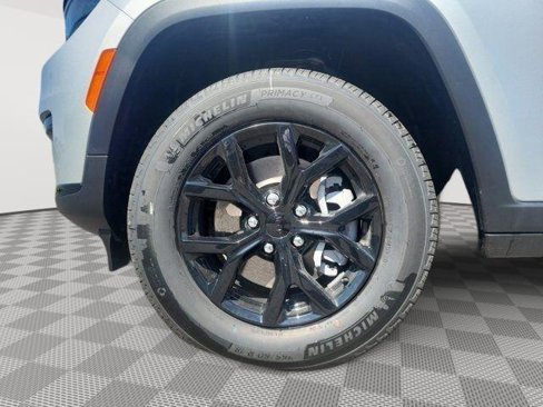 New 2025 Jeep Grand Cherokee L Altitude image 14