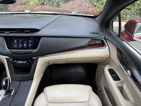 Used 2018 Cadillac XT5 Luxury w/ Driver Awareness Package image 20