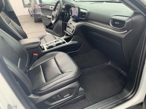 Used 2023 Ford Explorer XLT image 31