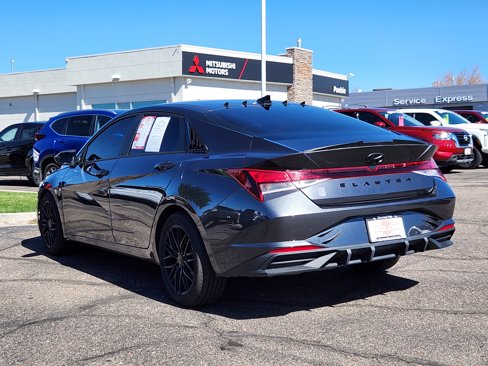 Used 2021 Hyundai Elantra SE image 3