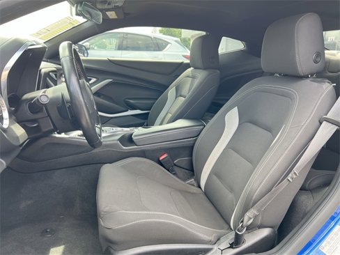 Used 2018 Chevrolet Camaro LT w/ Technology Package image 11