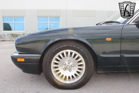 Used 1997 Jaguar XJ6 image 10