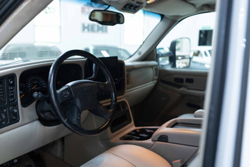 Used 2006 GMC Yukon XL 2500 SLT w/ SLT Preferred Equipment Group image 2