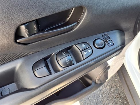 Used 2024 Nissan Kicks S image 10