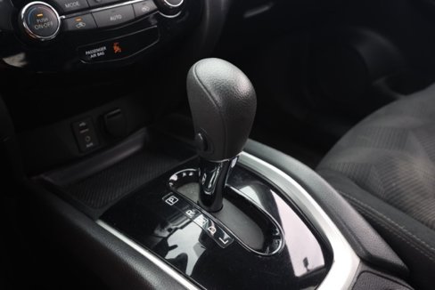 Used 2015 Nissan Rogue SV w/ SV Moonroof Package image 31
