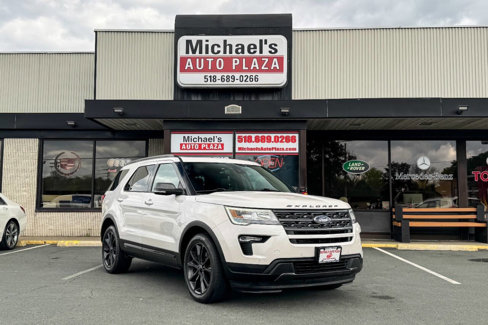 Used 2018 Ford Explorer XLT w/ Equipment Group 202A image 2