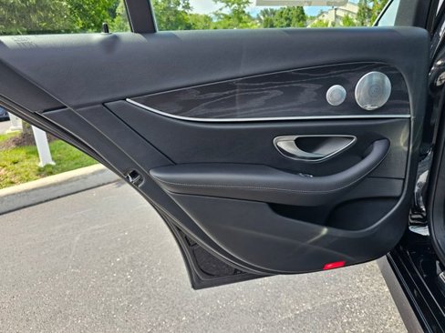 Used 2017 Mercedes-Benz E 300 4MATIC image 26
