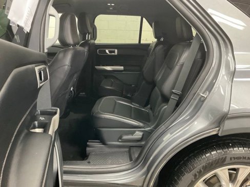 Used 2021 Ford Explorer XLT w/ Equipment Group 202A image 9