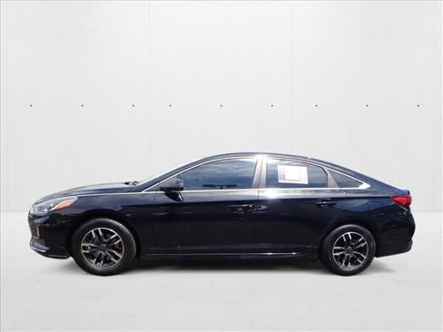 Used 2018 Hyundai Sonata SE image 2