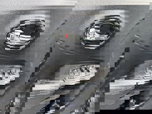Used 2023 Jeep Cherokee Altitude Lux image 14