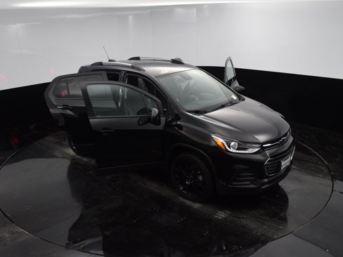 Used 2022 Chevrolet Trax LT w/ Midnight Edition image 33
