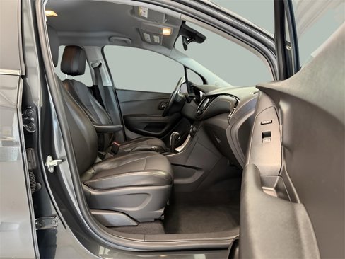 Used 2017 Chevrolet Trax LT w/ LT Convenience Package image 24