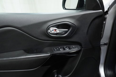 Used 2019 Jeep Cherokee Latitude Plus image 22