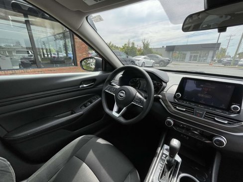 Used 2024 Nissan Altima 2.5 SV image 32