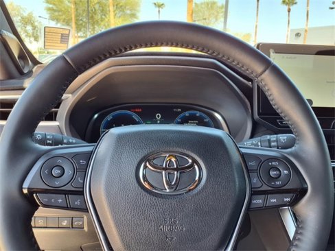 Used 2023 Toyota Venza Limited image 34