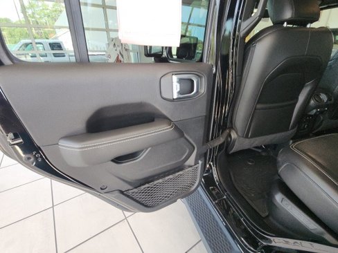 Certified 2021 Jeep Wrangler Unlimited Sahara w/ Cold Weather Group image 24