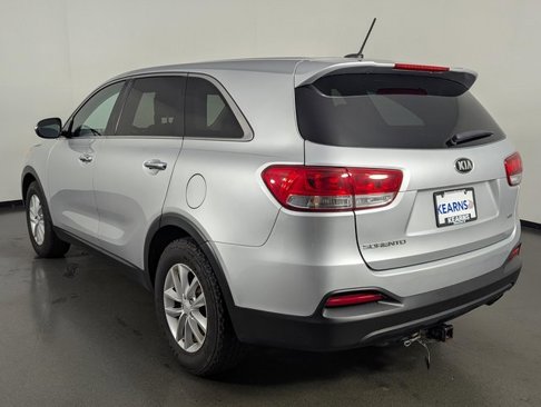 Used 2017 Kia Sorento L image 6
