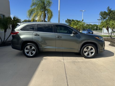 Used 2018 Toyota Highlander Limited image 3
