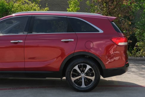 Used 2017 Kia Sorento EX image 17