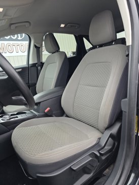 Used 2021 Ford Escape SE image 3